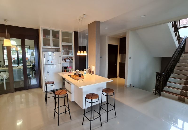 Elegant 2½-Storey Freehold Bungalow - Taman Sejati Hill Villa