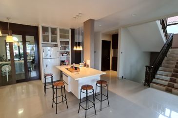 Elegant 2½-Storey Freehold Bungalow - Taman Sejati Hill Villa