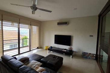 Elegant 2½-Storey Freehold Bungalow - Taman Sejati Hill Villa