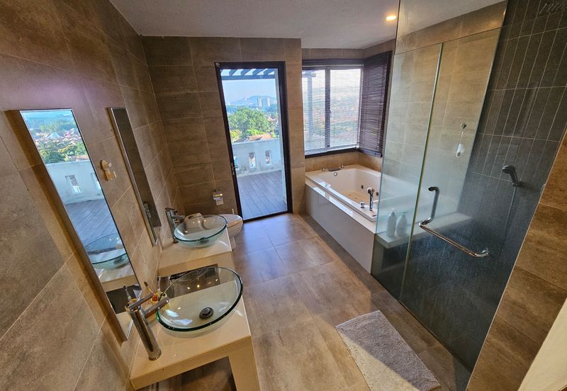 Elegant 2½-Storey Freehold Bungalow - Taman Sejati Hill Villa