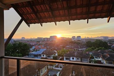 Elegant 2½-Storey Freehold Bungalow - Taman Sejati Hill Villa