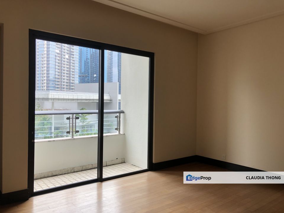 Luxury 3+1 Condo with Twin Towers View & Private Lift in Kuala Lumpur, Kuala Lumpur, KLCC