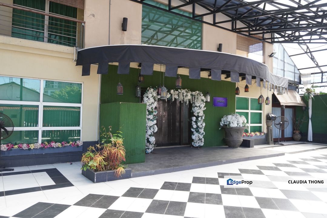 Spacious 4+1 Bungalow with Large Land in Ampang , Selangor, Ampang