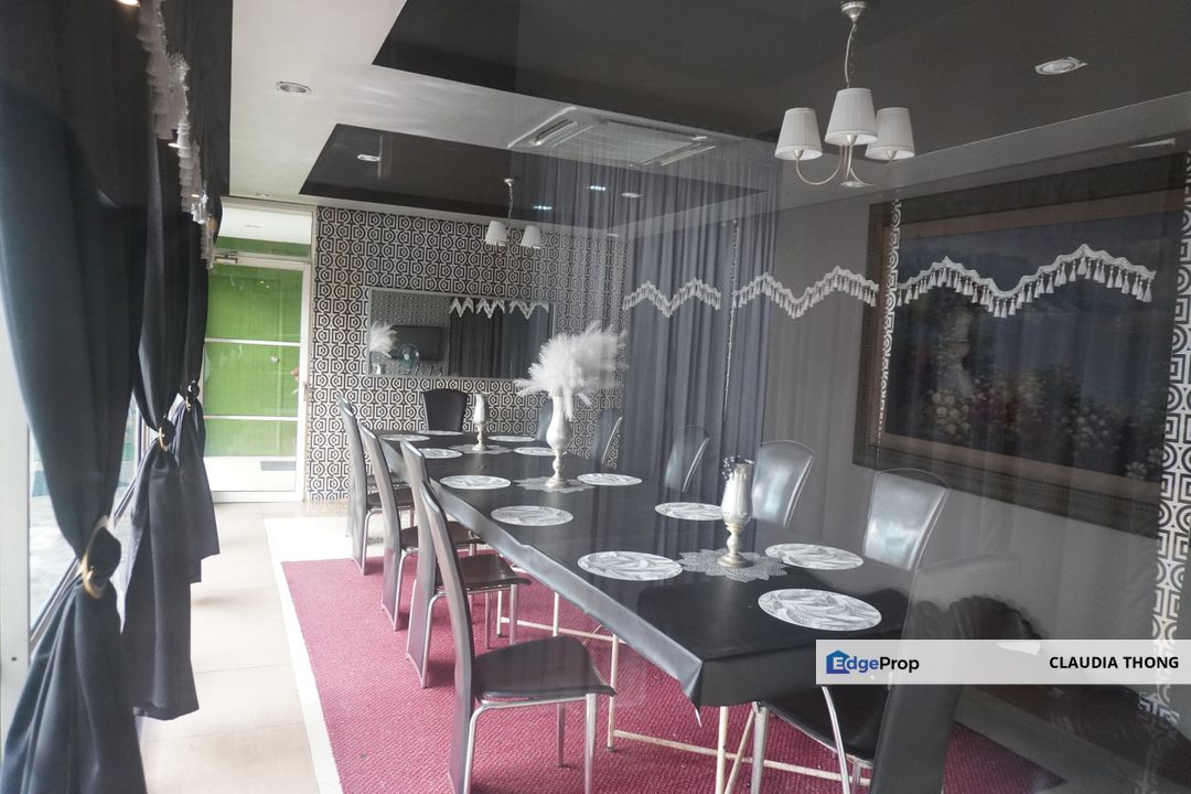 Spacious 4+1 Bungalow with Large Land in Ampang , Selangor, Ampang