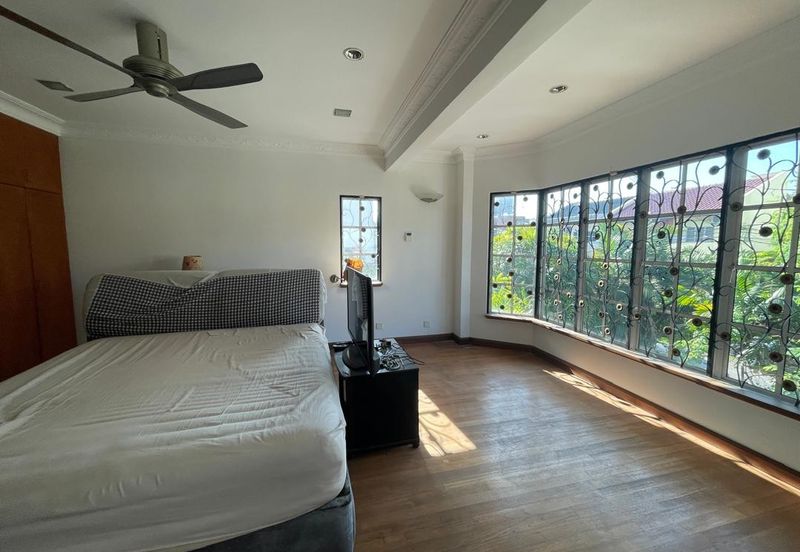 Semi-Detached House for sale