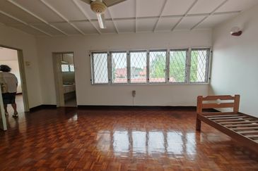 2.5-storey Terraced House for sale