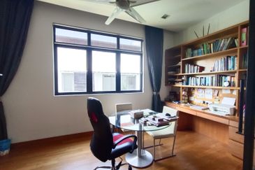 Bungalow House for sale