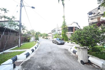 Bungalow House for sale