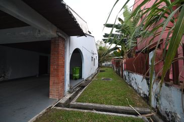 Bungalow House for sale