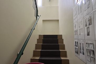 4 Storey Corner Shop/Hotel For Rent Taman Equine Near Puchong 