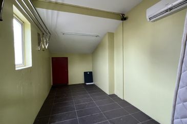 4 Storey Corner Shop/Hotel For Rent Taman Equine Near Puchong 
