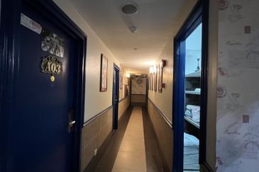 4 Storey Corner Shop/Hotel For Rent Taman Equine Near Puchong 