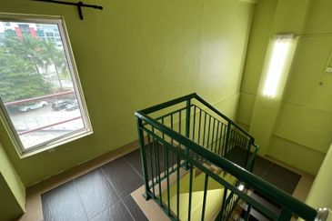 4 Storey Corner Shop/Hotel For Rent Taman Equine Near Puchong 