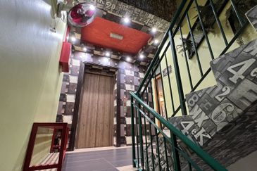 4 Storey Corner Shop/Hotel For Rent Taman Equine Near Puchong 