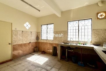 Jalan Aman Putra 1/5