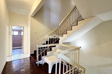 Jalan Aman Putra 1/5