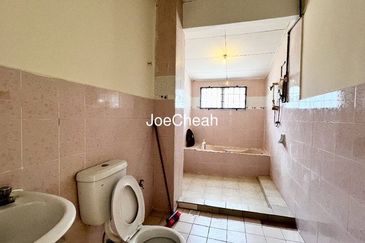 Jalan Aman Putra 1/5