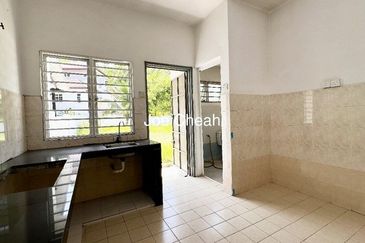 Jalan Putra Permai 8D