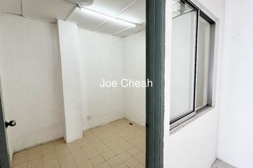 Jalan Putra Permai 8D