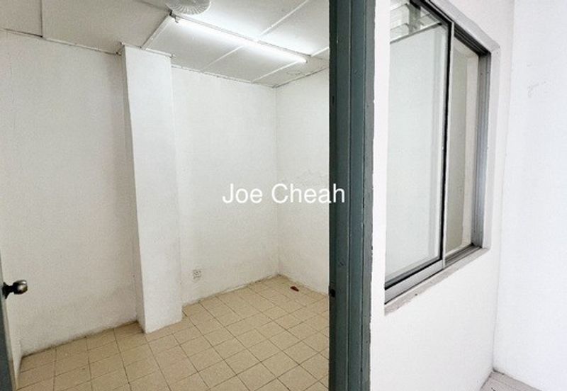 Jalan Putra Permai 8D