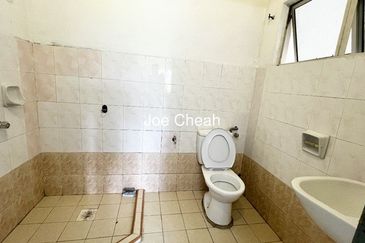 Jalan Putra Permai 8D