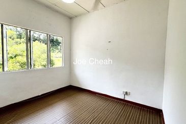 Jalan Putra Permai 8D