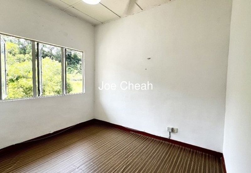 Jalan Putra Permai 8D