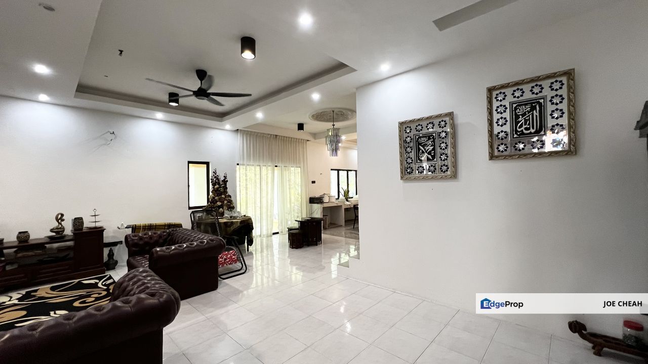 LARGE EXTENSION! Semi Detached 8 Bedrooms Taman Lestari Perdana , Selangor, Seri Kembangan