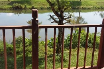 BUKIT MERAH LAKE TOWN