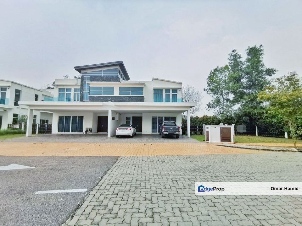 Superb Cheap Intermediate Semi D House Cyberjaya Perdana Lakeview East
