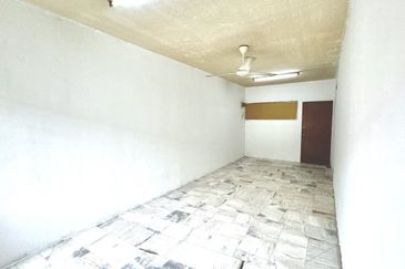 Iris Apartment, Taman Saujana Utama