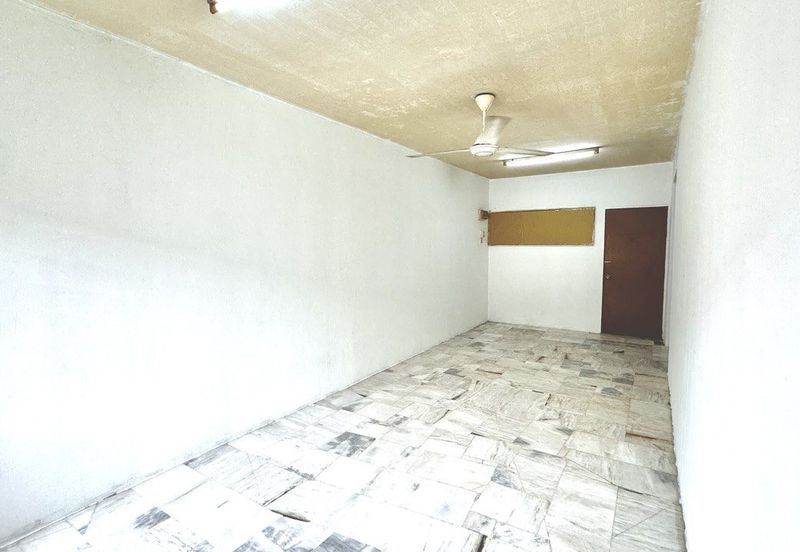 Iris Apartment, Taman Saujana Utama