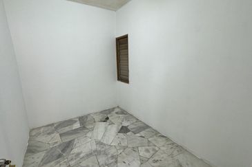 Iris Apartment, Taman Saujana Utama