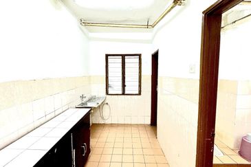 Iris Apartment, Taman Saujana Utama