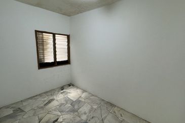 Iris Apartment, Taman Saujana Utama