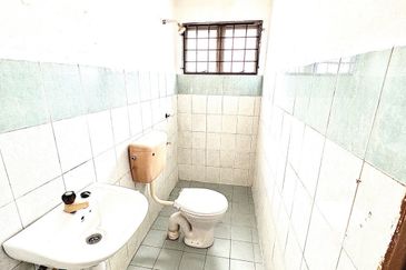 Iris Apartment, Taman Saujana Utama