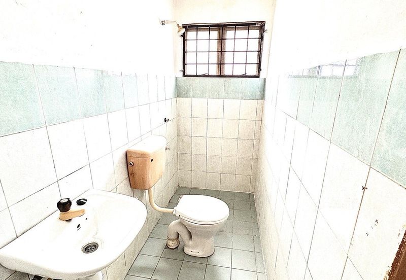 Iris Apartment, Taman Saujana Utama