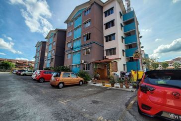 Iris Apartment, Taman Saujana Utama
