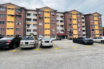 Iris Apartment, Taman Saujana Utama