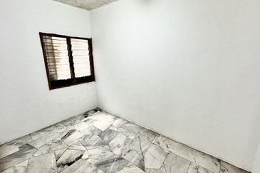 Iris Apartment, Taman Saujana Utama