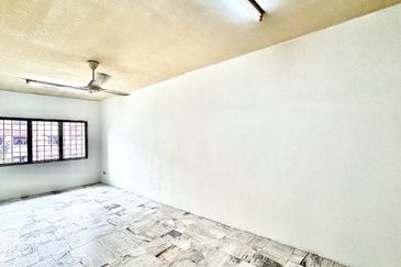 Iris Apartment, Taman Saujana Utama