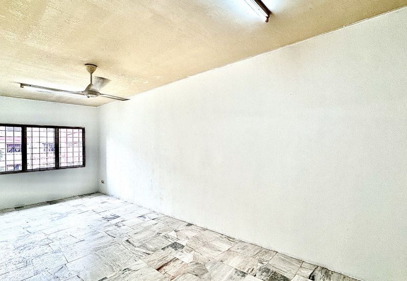 Iris Apartment, Taman Saujana Utama