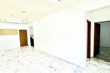 Iris Apartment, Taman Saujana Utama