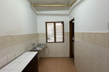 Iris Apartment, Taman Saujana Utama