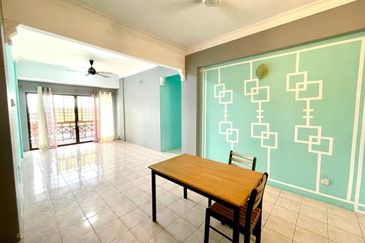 Evergreen Park Acorn and Hazel