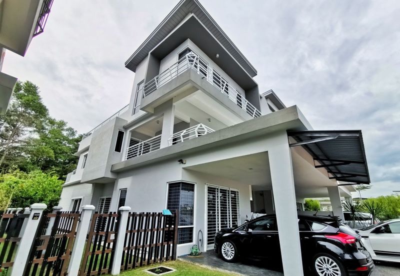 Perdana Lakeview East