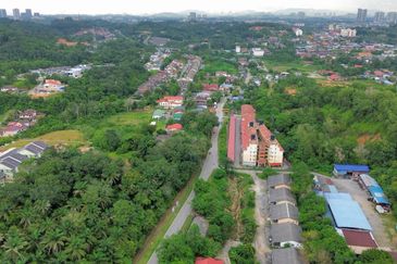 Sungai Merab, Bangi, Selangor Agriculture Land with Rental House For Sale
