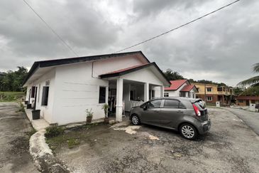 Sungai Merab, Bangi, Selangor Agriculture Land with Rental House For Sale