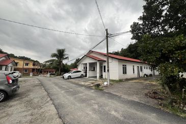 Sungai Merab, Bangi, Selangor Agriculture Land with Rental House For Sale