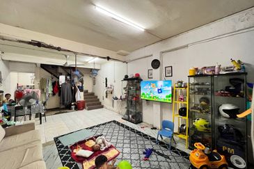 AU 1 (Datuk Keramat)